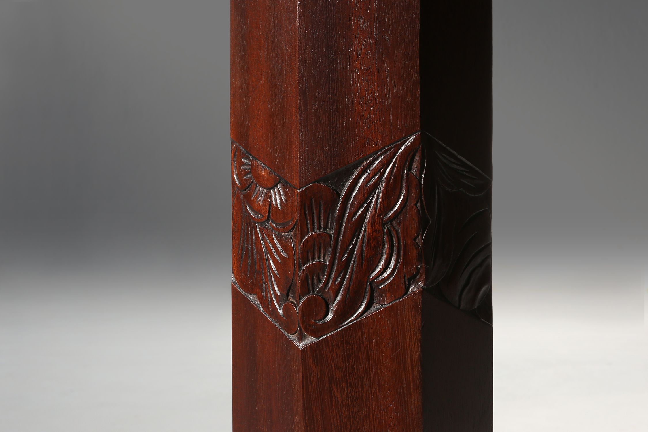 Art Deco side table 1920thumbnail